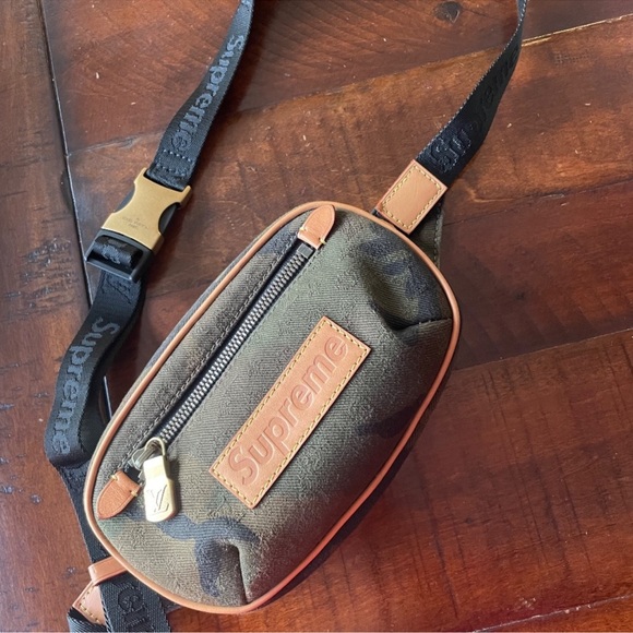 Louis Vuitton x Supreme Bumbag Monogram Camo PM Camo - Picture 3 of 6